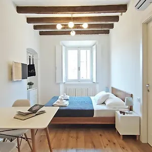 https://milano-navigli-apartment-via-vigevano.it-lombardy.com